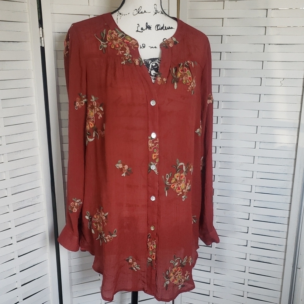 Fig & Flower Floral Long Roll Up Sleeves Chedron  Button-Up Blouse